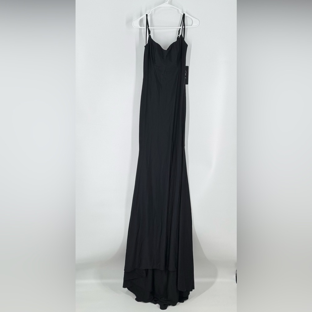 La femme Classy Long Flowing Evening Gown NWT
